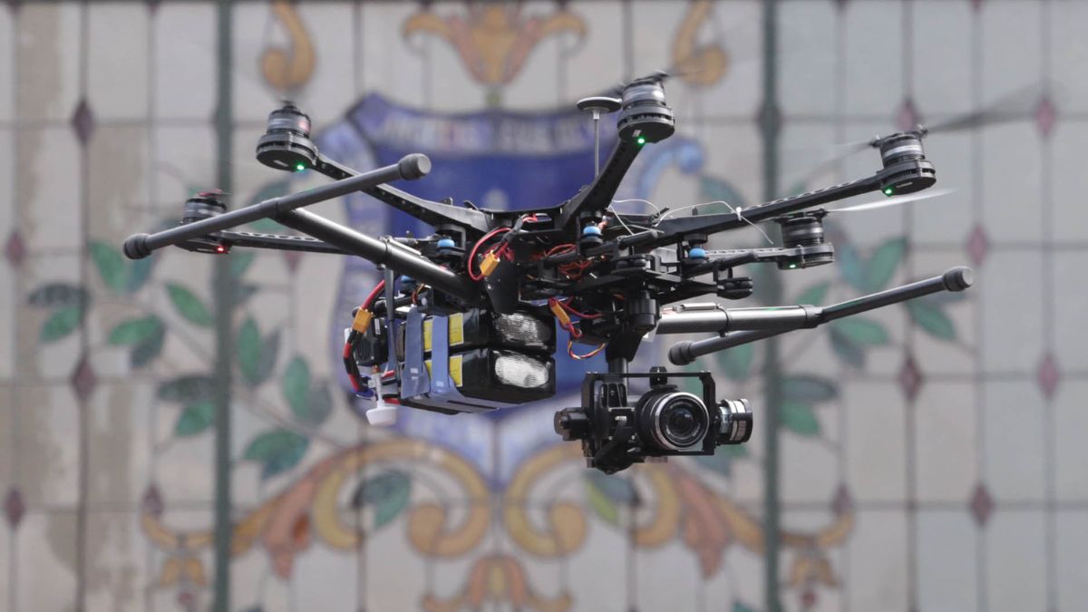Pepe Chedraui supervisa uso de drones para reforzar vigilancia en Puebla capital