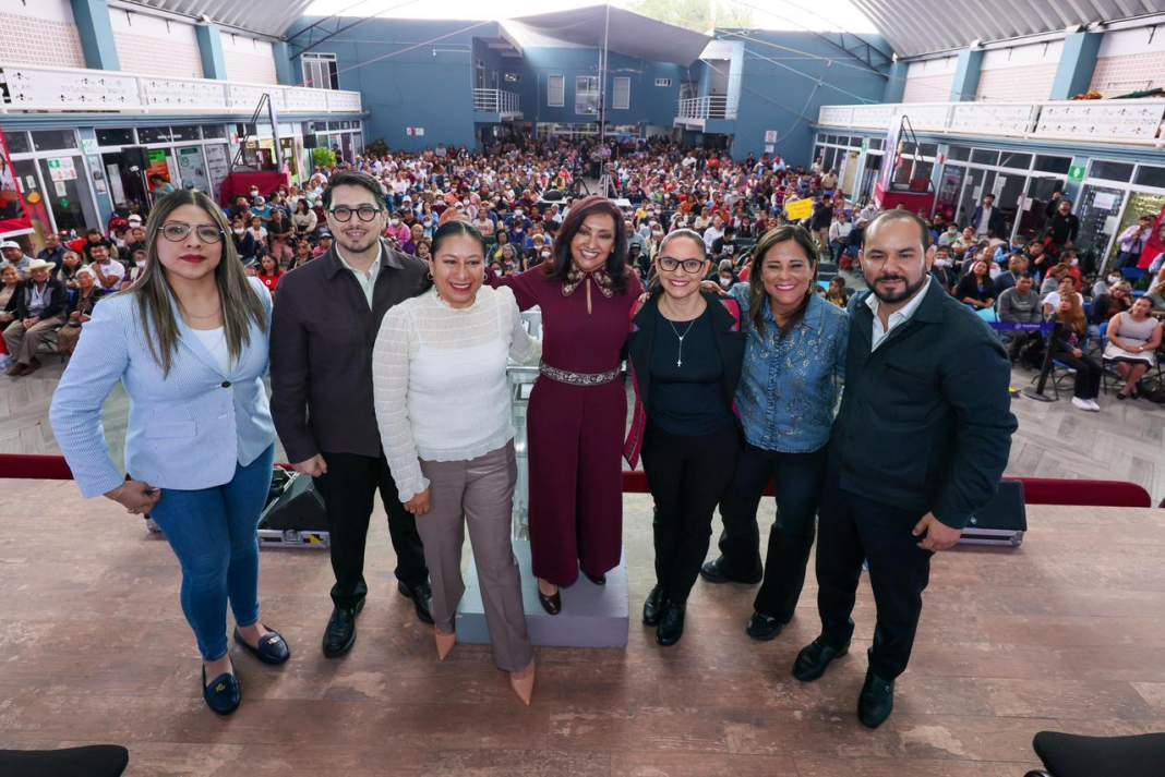 Lorena Cuéllar durante evento en La Magdalena Tlaltelulco