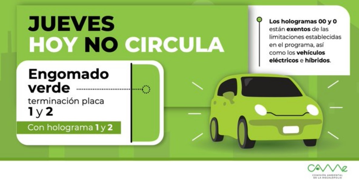 Autos circulando en avenida de CDMX durante contingencia ambiental