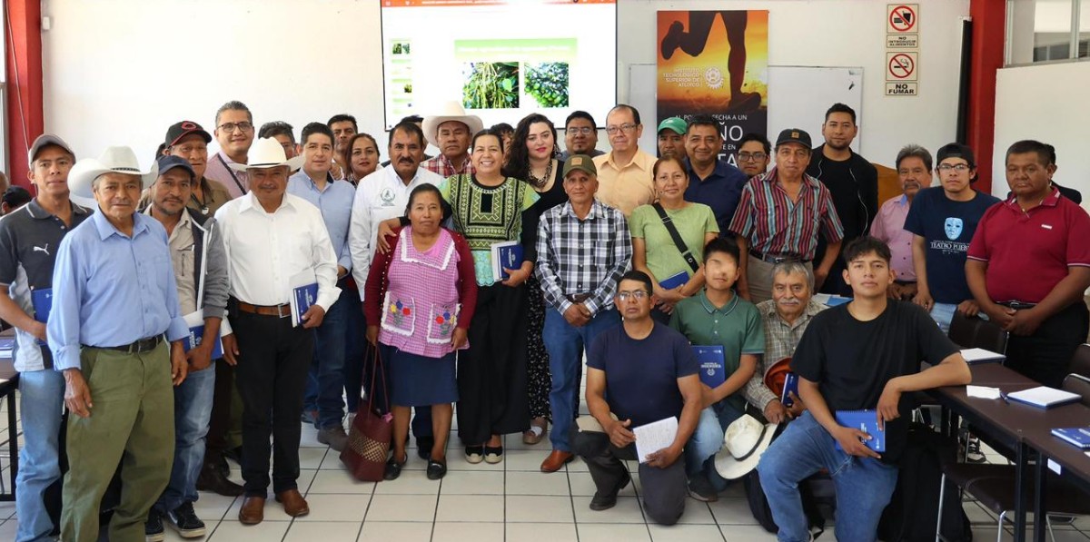 Productores de aguacate reunidos con autoridades en Atlixco