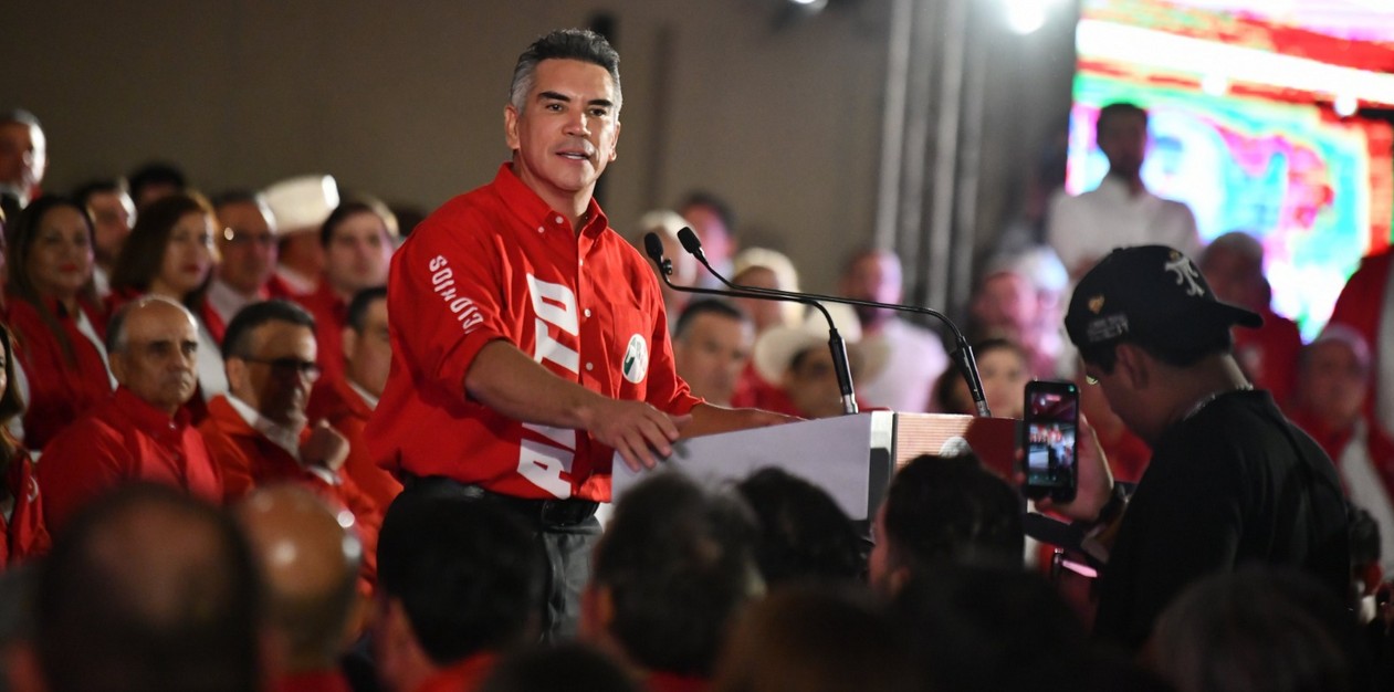 Alejandro Moreno durante evento del PRI en Nuevo León