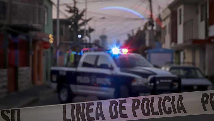 Patrullas de policía durante operativo en calles de Tehuacán.