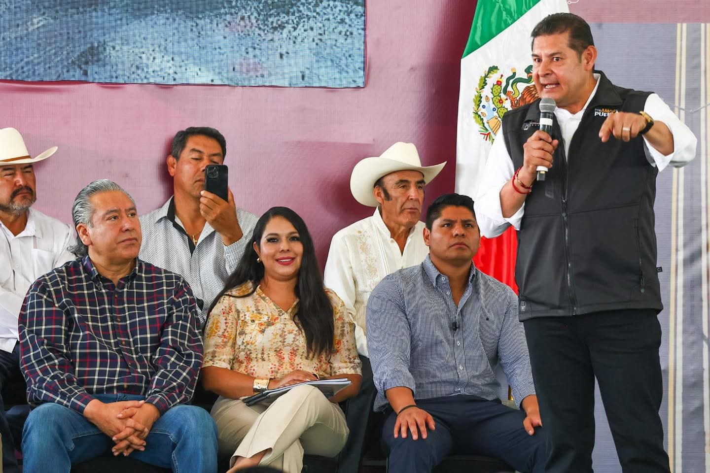 Fortalecen infraestructura en Puebla con entrega de 33 vialidades pavimentadas