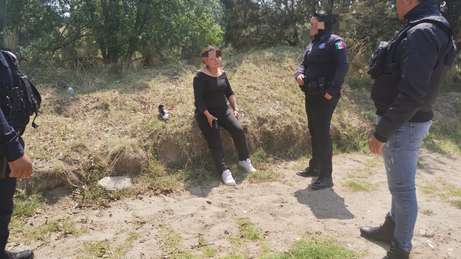 Policía de Género de Chiautempan y paramédicos auxilian a mujer embarazada víctima de violencia por su pareja