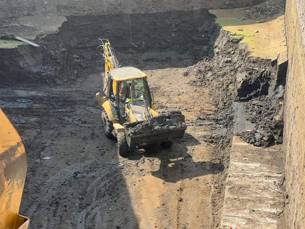 Limpieza y desazolve para prevenir inundaciones en cabecera municipal de Cuautlancingo