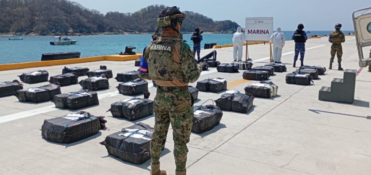 Elementos de Marina durante un operativo en el mar