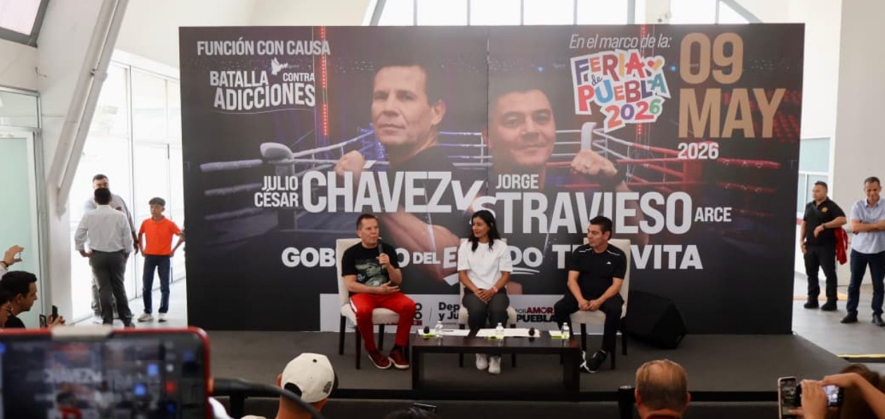 Julio César Chávez y Travieso Arce en conferencia de prensa en Puebla.