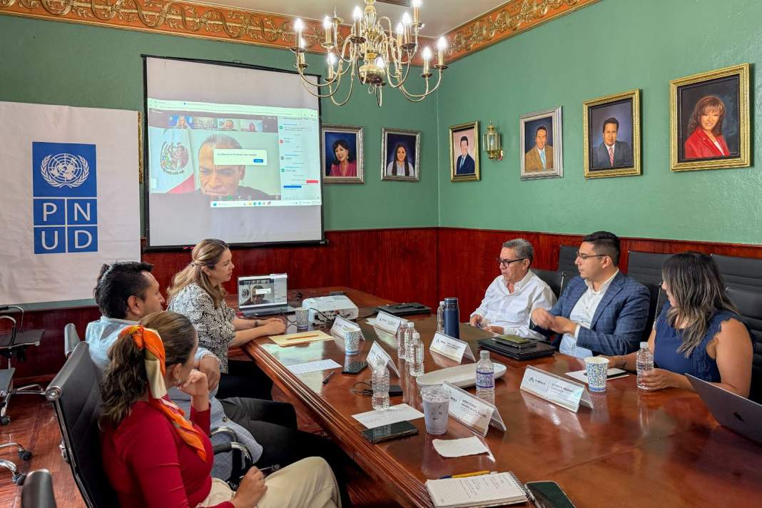 Funcionarios del Ayuntamiento de Tlaxcala en capacitación virtual sobre igualdad de género.