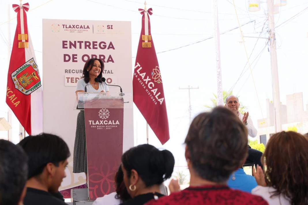 Lorena Cuéllar durante entrega de obras en Tepeyanco