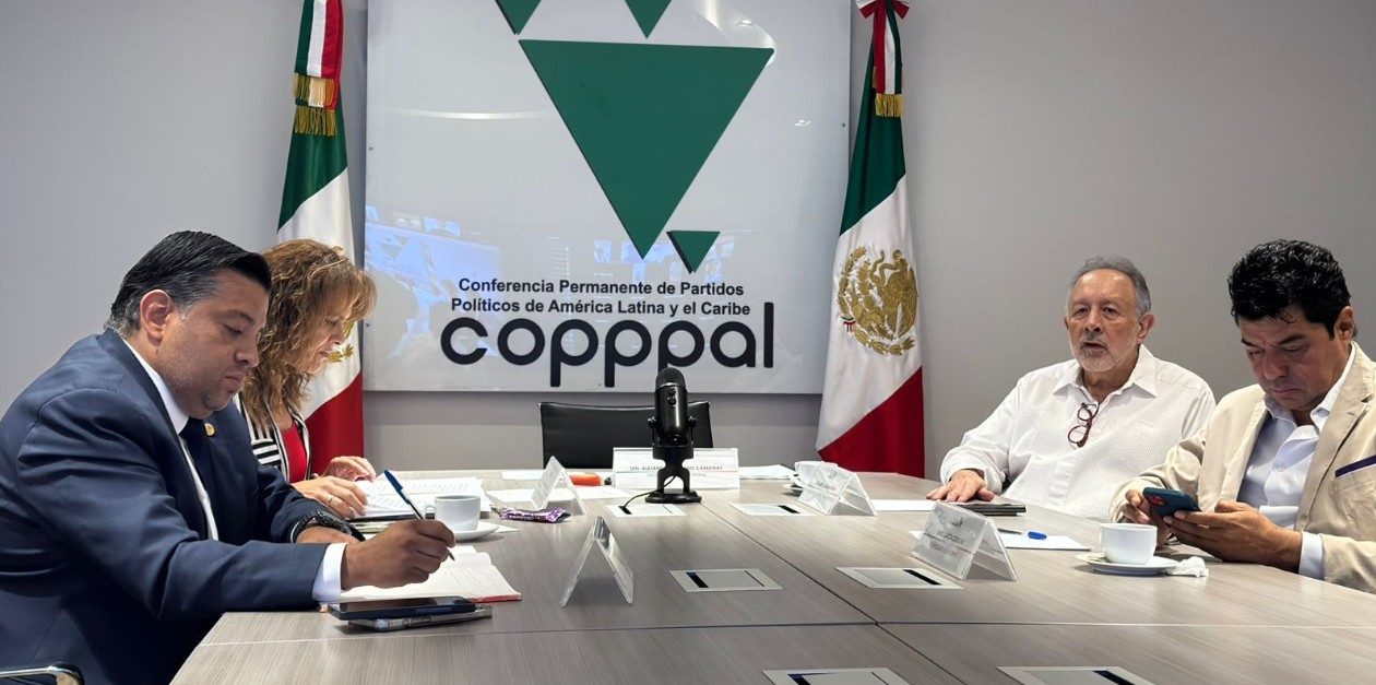 Alejandro Moreno durante reunión política de la COPPPAL