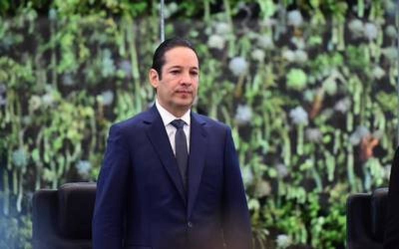 Gobernador de Querétaro combate coronavirus con "paracetamol y baños"