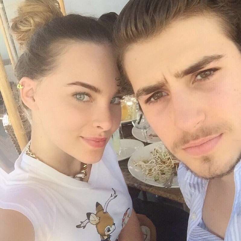 Belinda presume las cualidades de su hermano