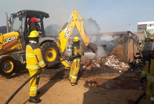 Clausuran maderería que se incendió en la madrugada en San Pedro Cholula 