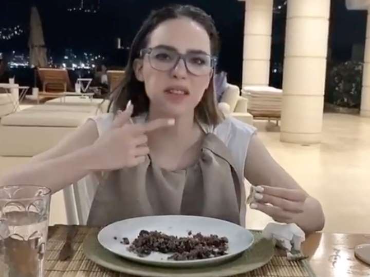 "No hay nadie a quien besar" Belinda se come sus tacos con cebolla extra