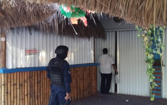 Clausuran establecimientos y comercios que operan a pesar de restricciones en QRoo
