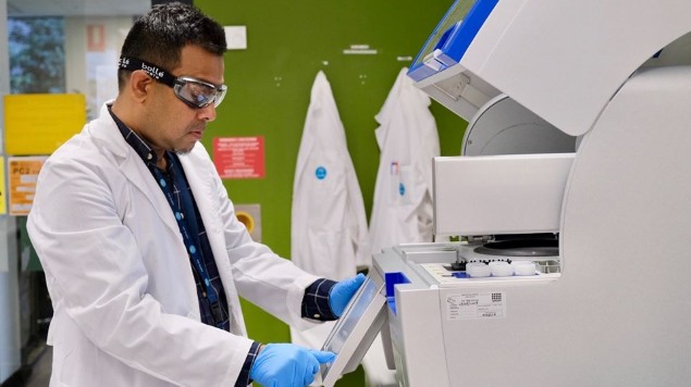 Coronavirus podría ser destruido por la luz solar, analiza estudio