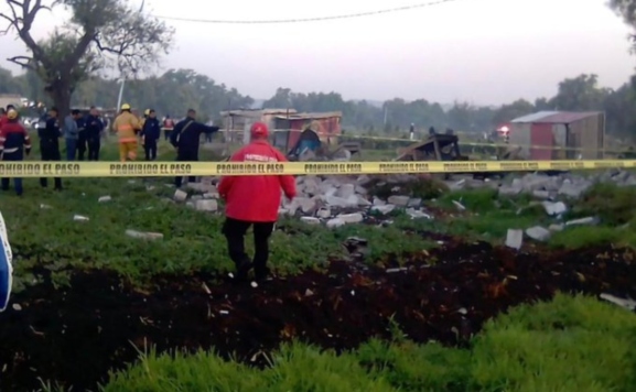 Explosión en polvorín de Tultepec, deja a un empacador muerto