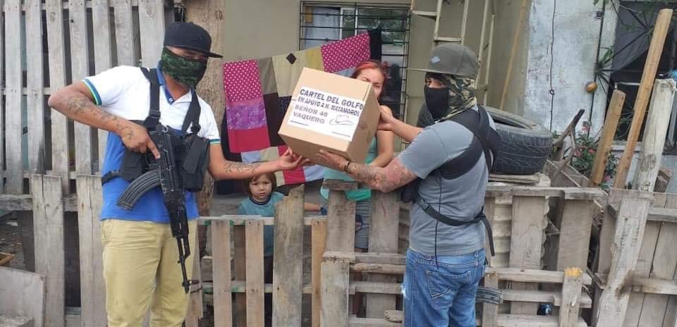 Con despensas, narcos ‘pelean’ plazas en medio de la pandemia