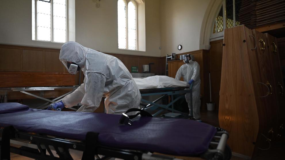 Reino Unido se convierte en el quinto país en rebasar los 20 mil fallecimientos por COVID-19