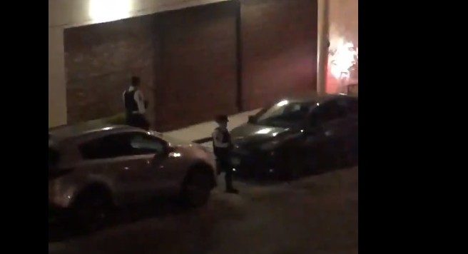 Policías llegan a suspender fiesta y salen con platos de carne asada en Monterrey (Video)