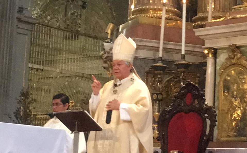 Arzobispo de Puebla ora por personal médico que hace frente al Coronavirus