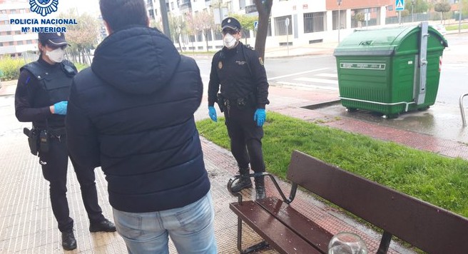 ¿Que? Sujeto viola la cuarentena para sacar a “pasear” a sus peces