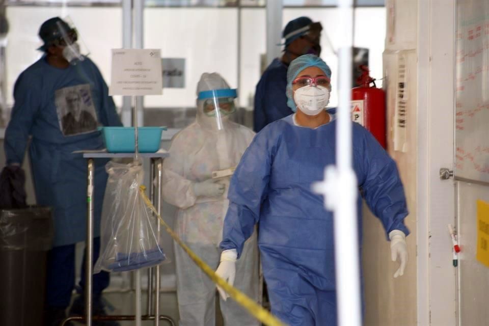 Los contagios entre personal médico crecen 261% en 10 días