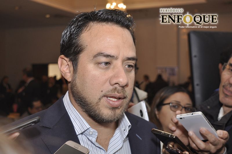 Barbosa llama nefasto a Oswaldo Jiménez por proponer que el reemplacamiento se suspenda este año