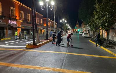 Sancionan en Durango a 16 jóvenes por no cumplir cuarentena por COVID-19; los ponen a barrer