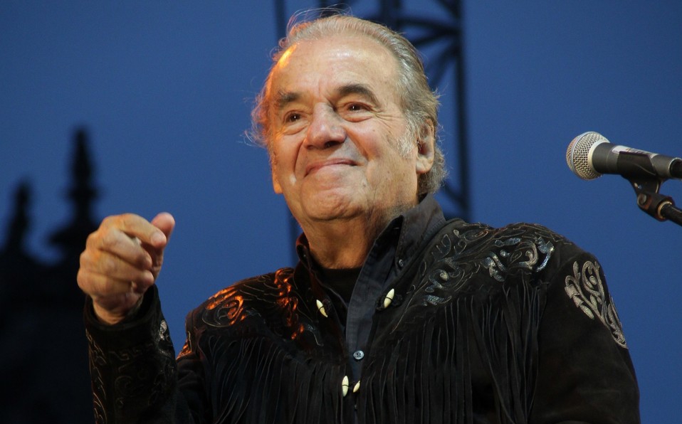 Fallece el cantautor Óscar Chávez tras ser hospitalizado por síntomas de COVID-19