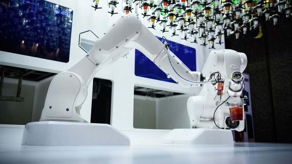 ¿Le dirás adiós a tu barman favorito? Los robots pronto podrían armar tus 'tragos'