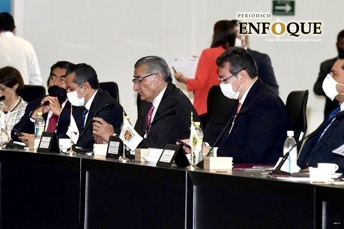 Marco Mena participa en reunión de la CONAGO, también asiste AMLO