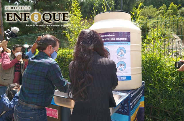 Coloca la ONU y DIF municipal dos lavamanos en San Pedro Cholula