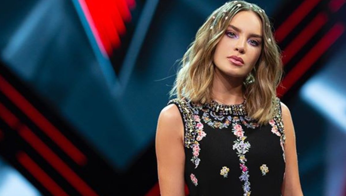 Belinda encanta con un sexy traje de casi 100 mil pesos en La Voz México