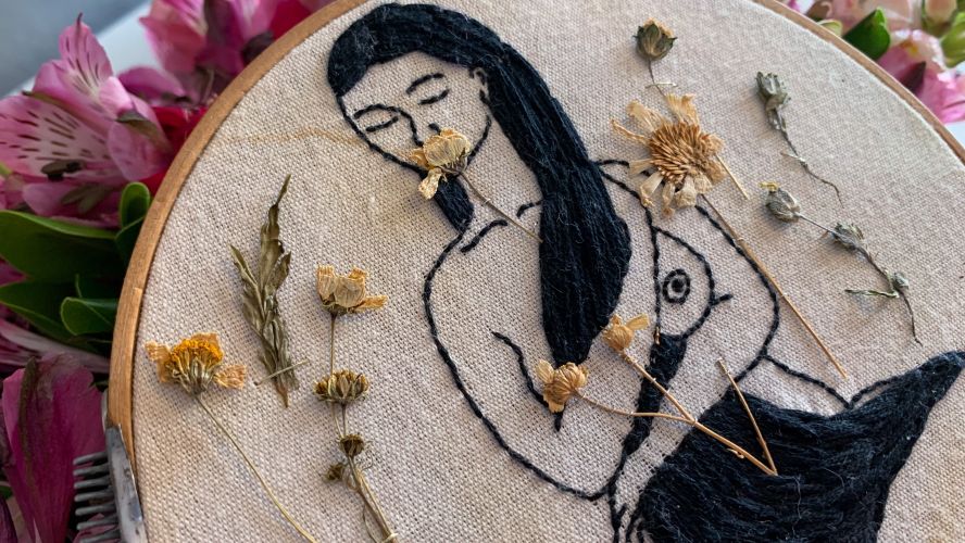 ¿Qué es el bordado feminista y cómo ayuda a reflexionar sobre el lugar de las mujeres en el mundo?