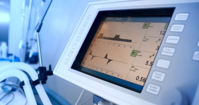 Empresa de Bartlett Jr. logra suspensión de sanciones, pero la SFP la inhabilita por otros 21 meses