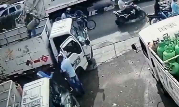 Trabajador evitó un robo a mano armada lanzando un tanque de gas al ladrón