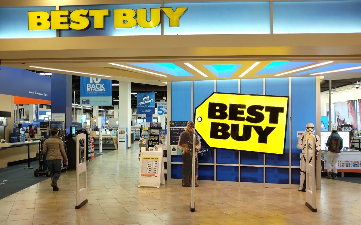 Best Buy cierra tiendas antes de horario por no cumplir medidas sanitarias tras ventas de liquidación