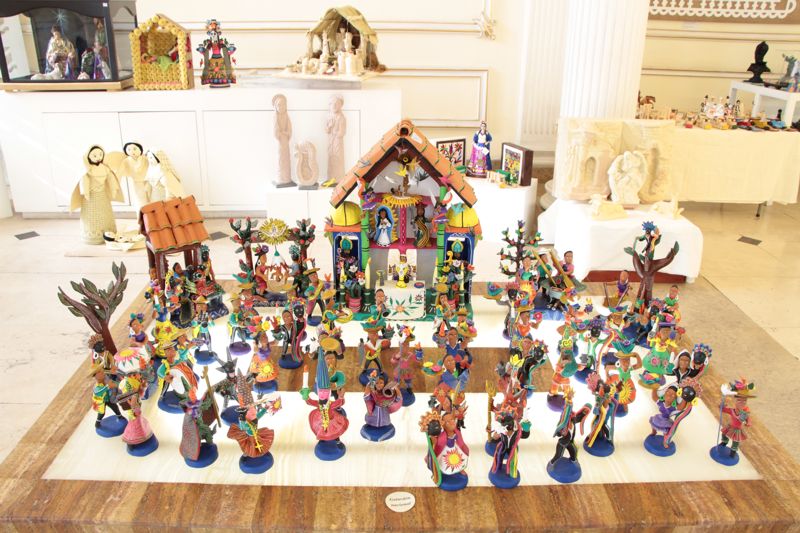 Presentan Secretaría de Cultura y Fonart nacimientos de artesanos mexicanos