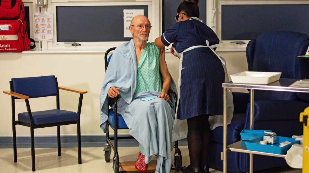 ¿Qué tiene que ver William Shakespeare en vacunación contra COVID de Reino Unido? Esta es la razón