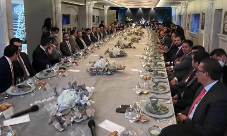 Salinas Pliego presume otra cena de fin de año, ahora con Total Play