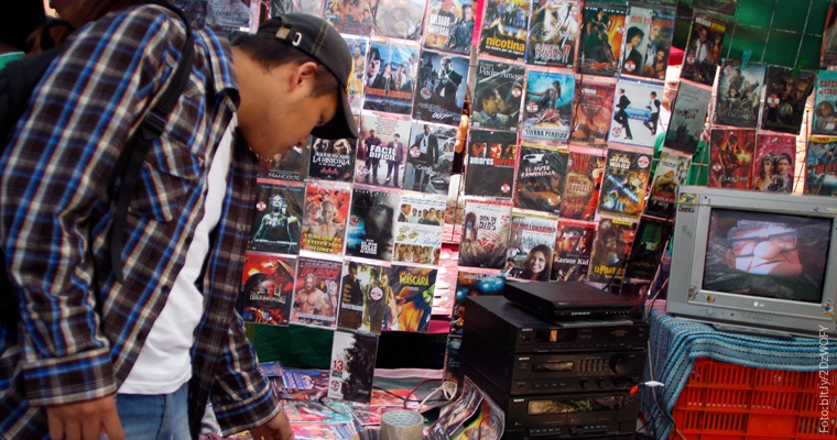 Los hombres consumen más piratería que las mujeres y les importa menos el daño económico causado