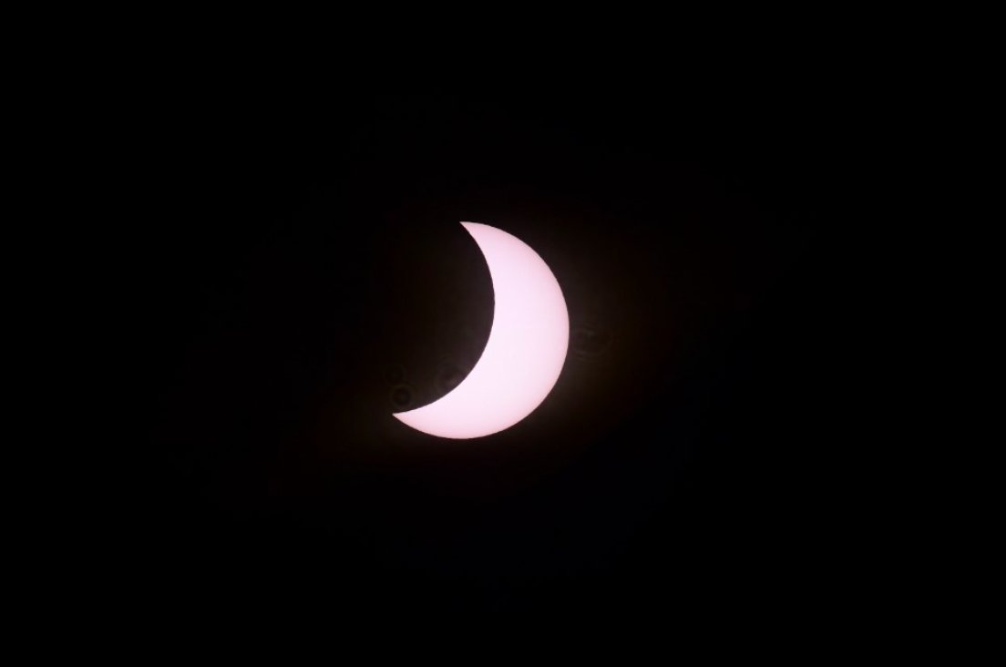 Argentina y Chile se 'sorprenden' con eclipse total de Sol... y aquí lo puedes ver