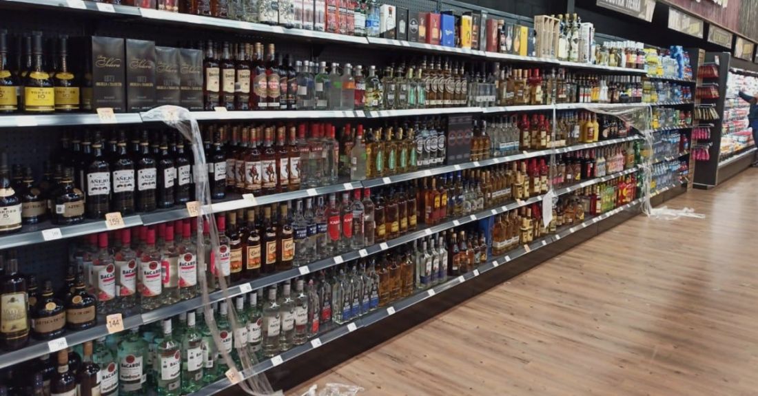 Tabasco limita horarios de venta de alcohol y ordena cierre de salones de fiestas ante repunte de COVID-19