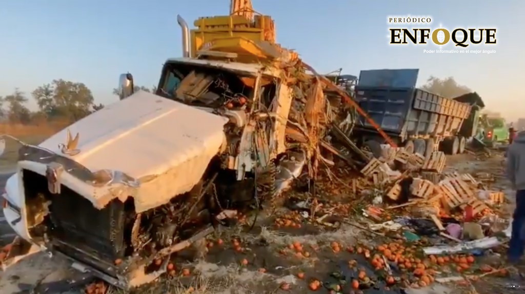 Aparatoso choque de tres camiones de carga en la carretera a Acatzingo- El Seco 
