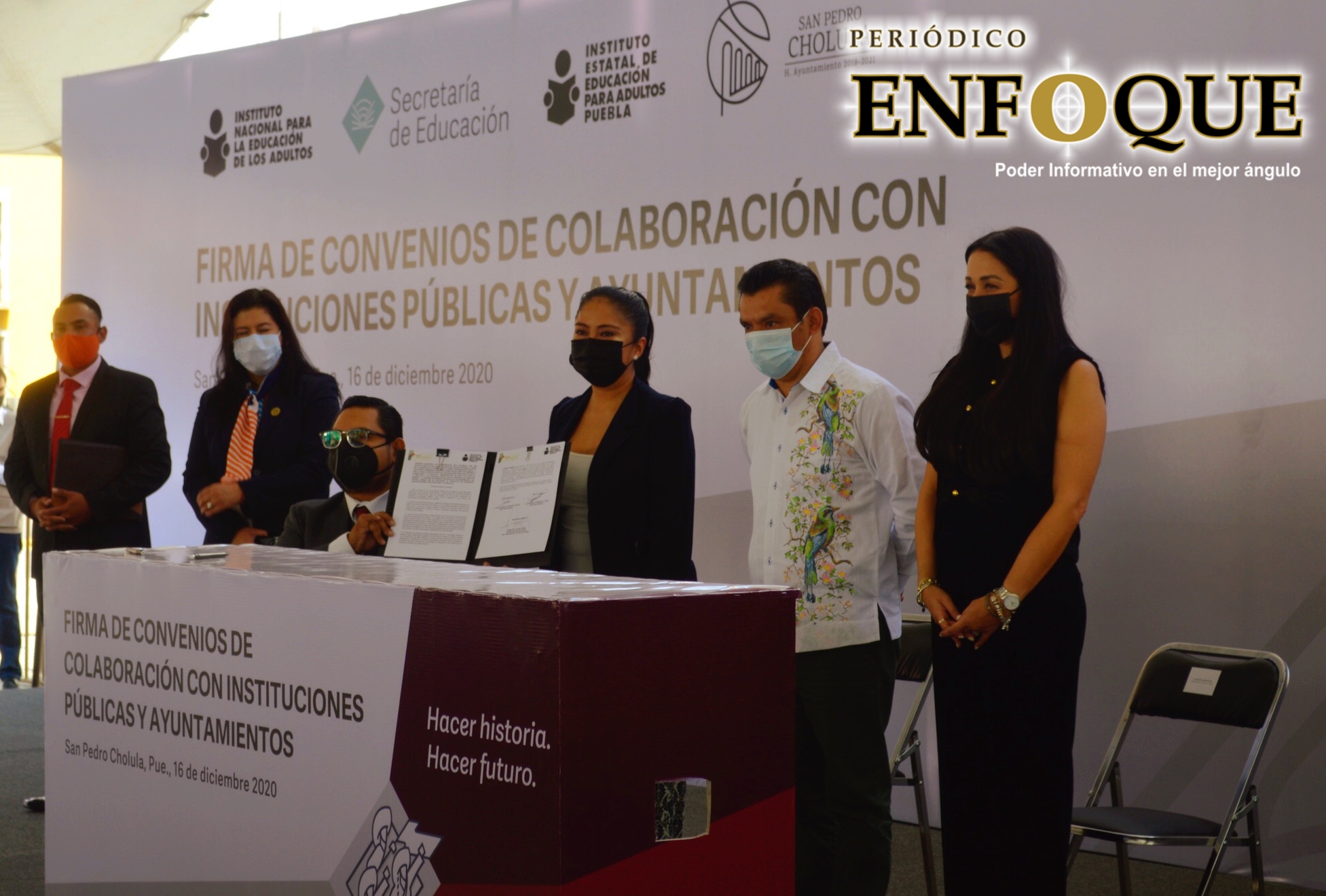 Ayuntamientos de Cholula firman distintos convenios con el Instituto Estatal de Educación para Adultos. 