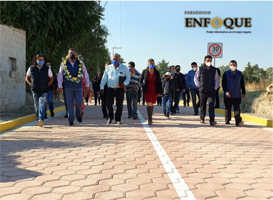 Sergio Salomón entrega obra de pavimentación en San Francisco Buenavista 