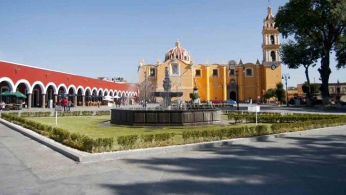 Se ejecutan trabajos de demolición en inmuebles de San Pedro Cholula, por falta de permisos