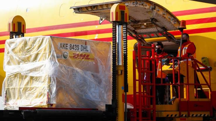 Llega a México segundo cargamento de vacunas contra COVID-19 de Pfizer