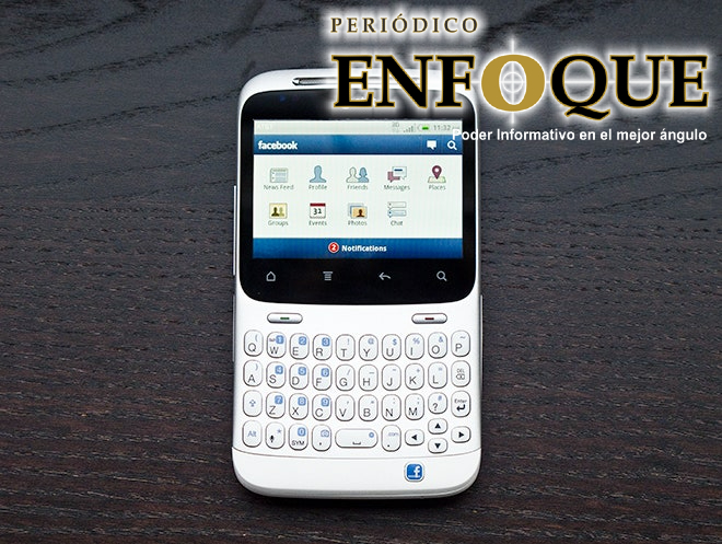 ¿Sabías que Facebook lanzó 2 telefonos propios en 2011?